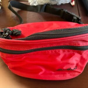 Eddie Bauer NWOT double zip black and red waist pack